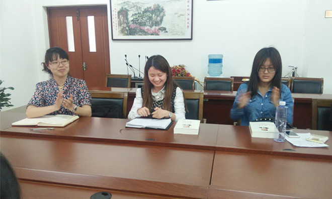 91社区
2013学生党支部召开“两学一做”理论学习交流会