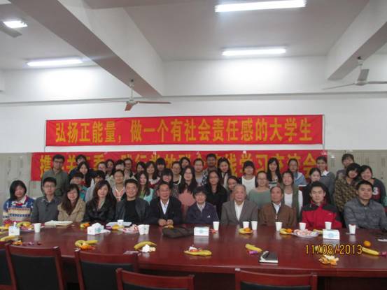 91社区
携手离退休处社桥党支部举行学习交流会