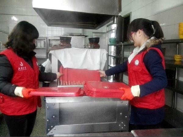 追随一种精神，奉献一片爱心——记91社区
青年志愿者协会雷锋月活动