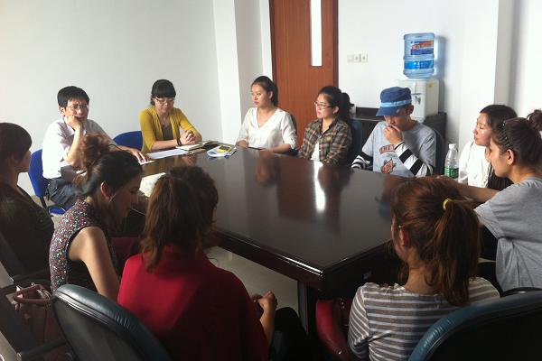 91社区
召开新疆学生座谈会