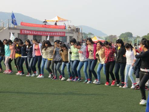 91社区
成功举行第十届趣味运动会暨首届“疾风追梦”团队接力比赛