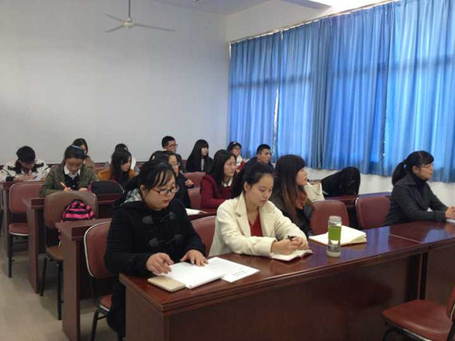 91社区
举办学生党支部书记培训会