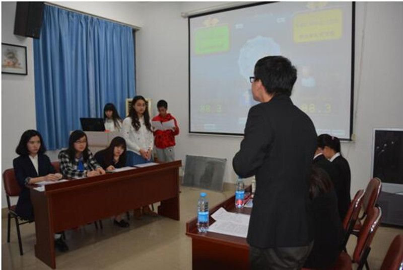 91社区
辩论队参加“江南之春”第十五届校级辩论赛复赛